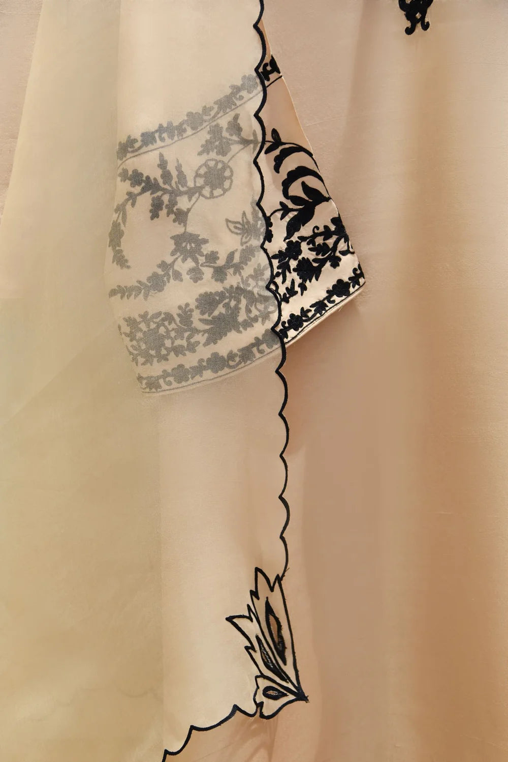 "Enchanting Elegance: Pure Silk 80 Grams Pakistani Suits Adorned with Exquisite Parsi Embroidery MS0021