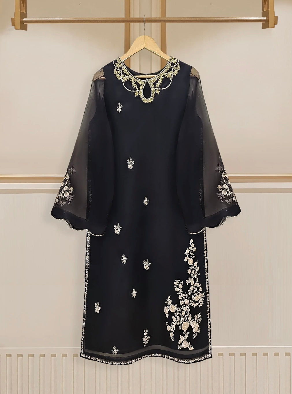 Sheer Luxury Ready to Wear Pakistani Suit SLP00157