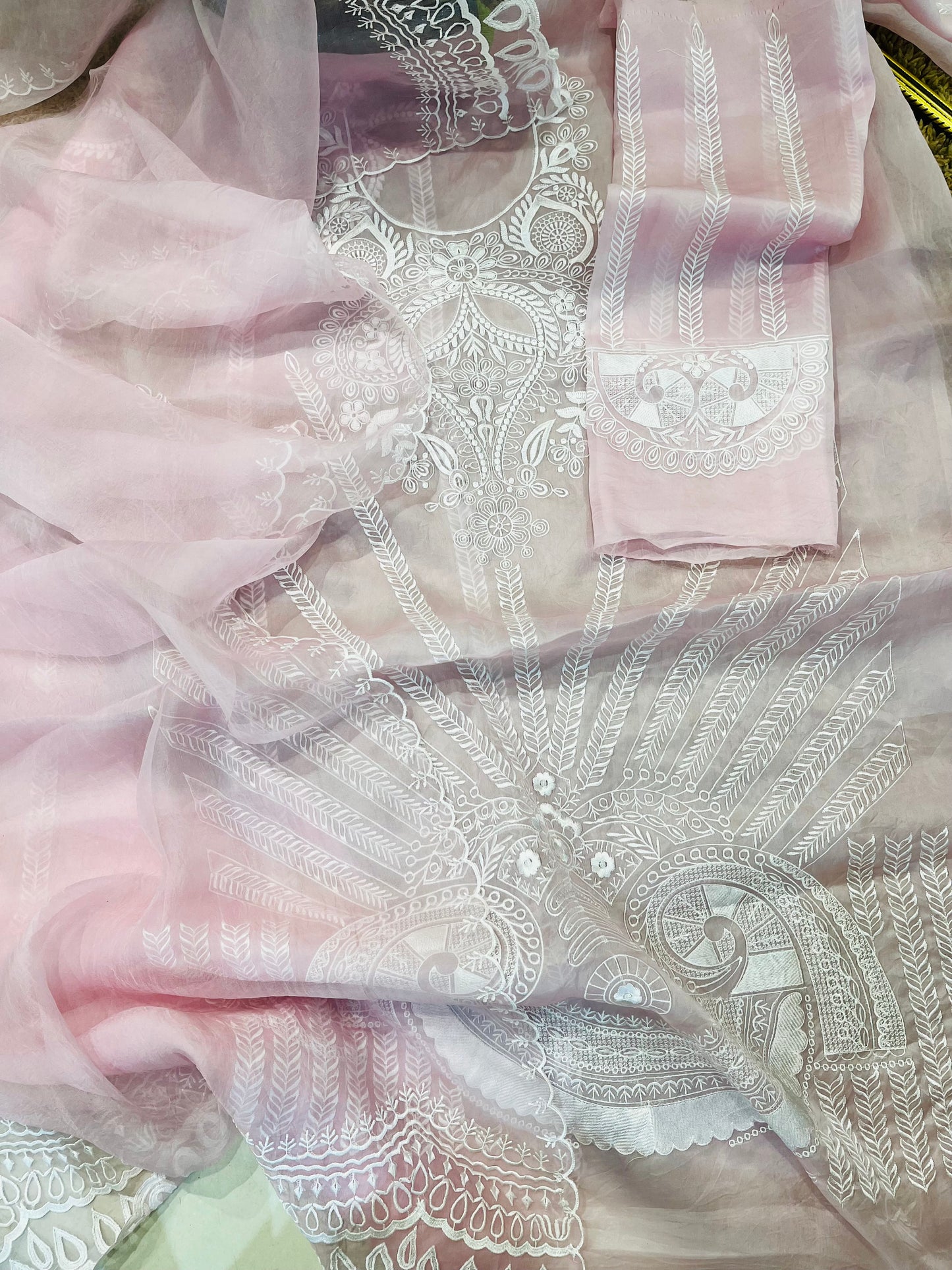 Sheer Luxury Ready to Wear Pakistani Suit SLP0025