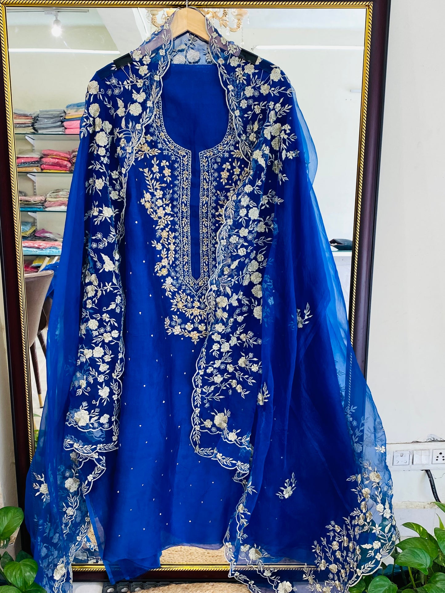 Sheer Luxury Ready to Wear Pakistani Suit SLP0010
