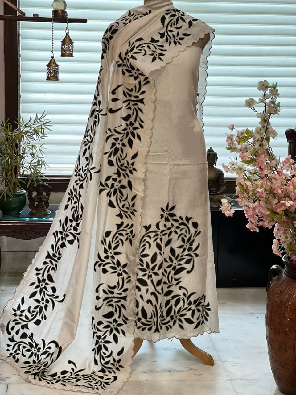 ATHARVA Hand Applique /Cutwork Embroidery Salwar Kameez/pure Chanderi Silk Shirt & Dupatta/Santoon Bottom/Custom Stitch Unstitch/Plazo/Pant/ CUT8069TBG White and Black