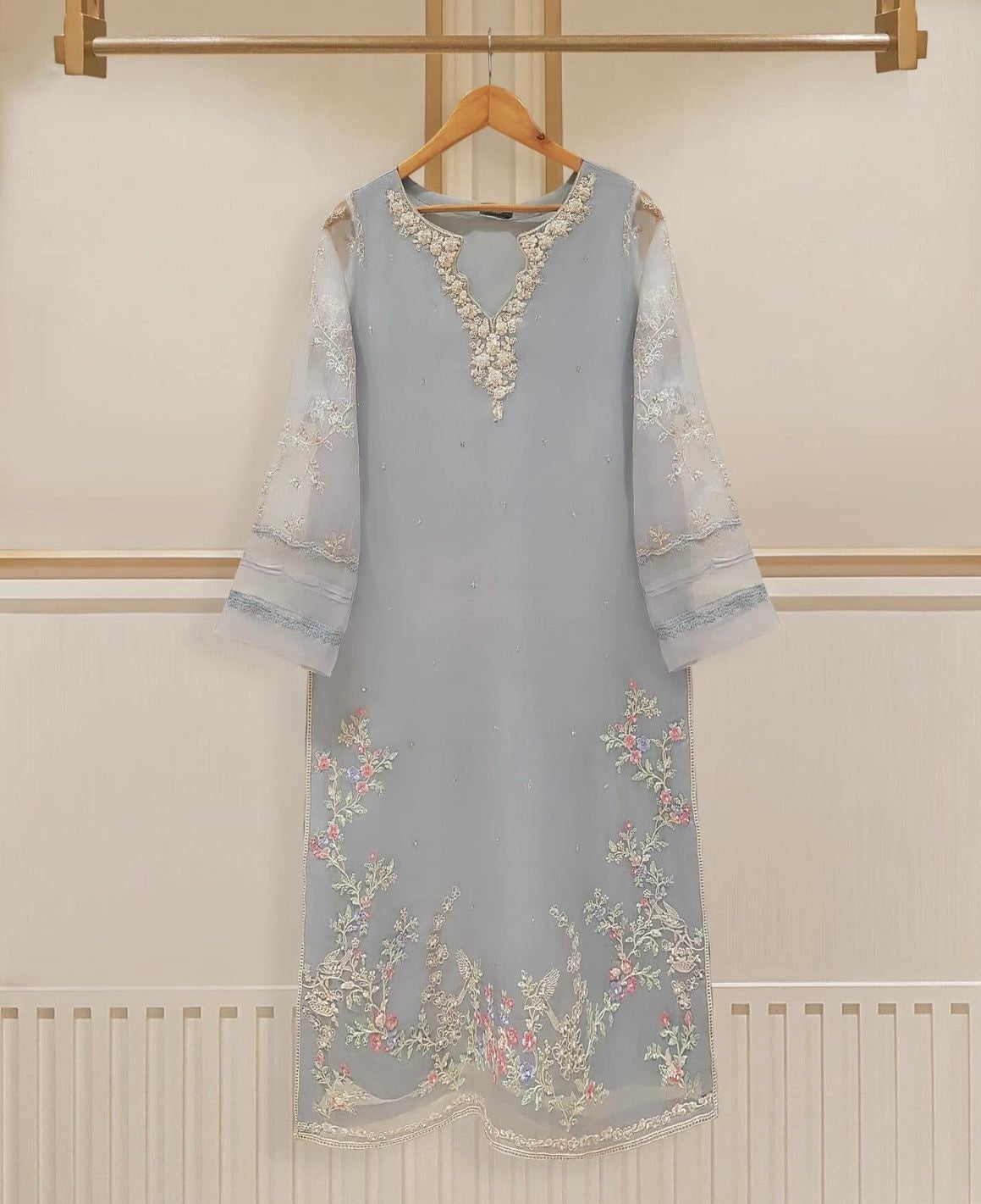 Sheer Luxury Ready to Wear Pakistani Suit SLP004