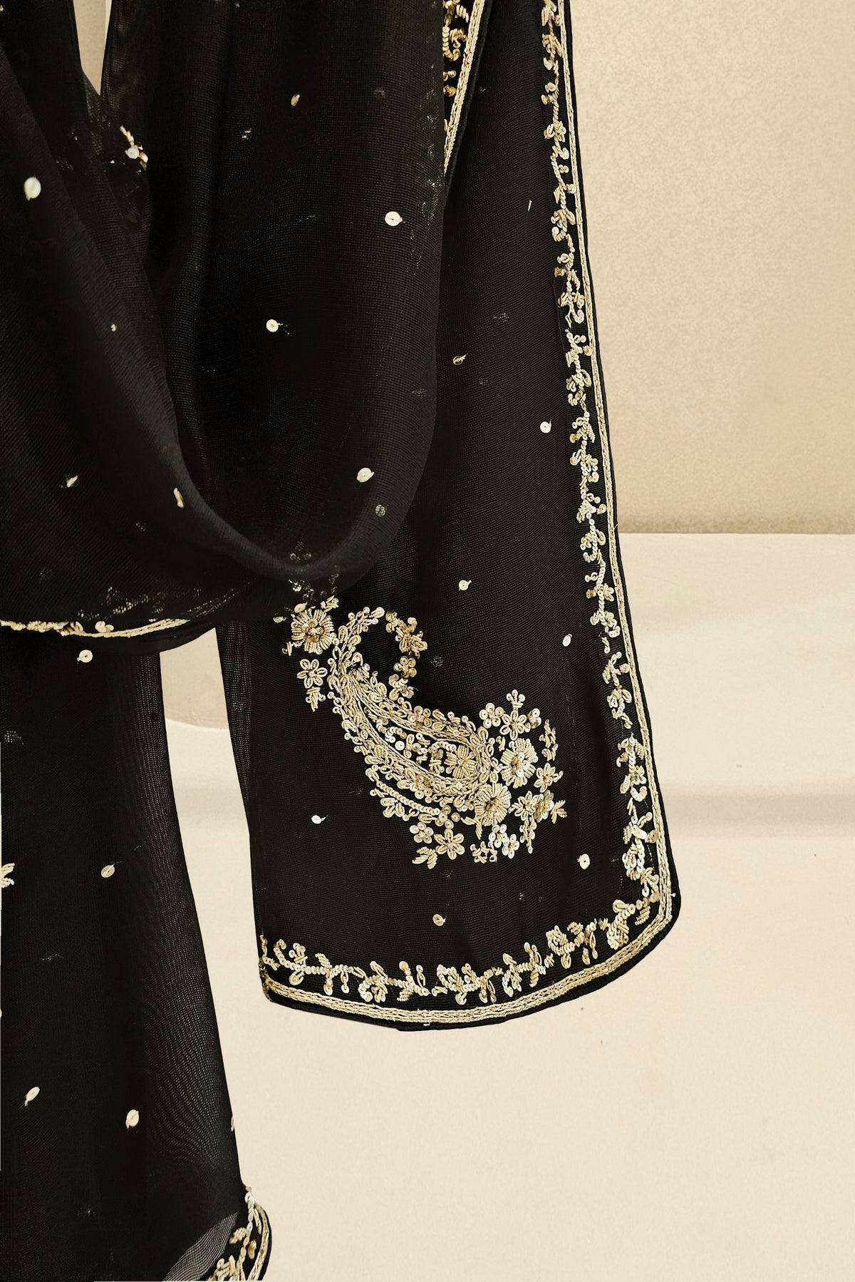 Atharva Heritage Luxury that celebrates every size, every silhouette, every you. Ready to Wear Pakistani Suit SLP00157 Black