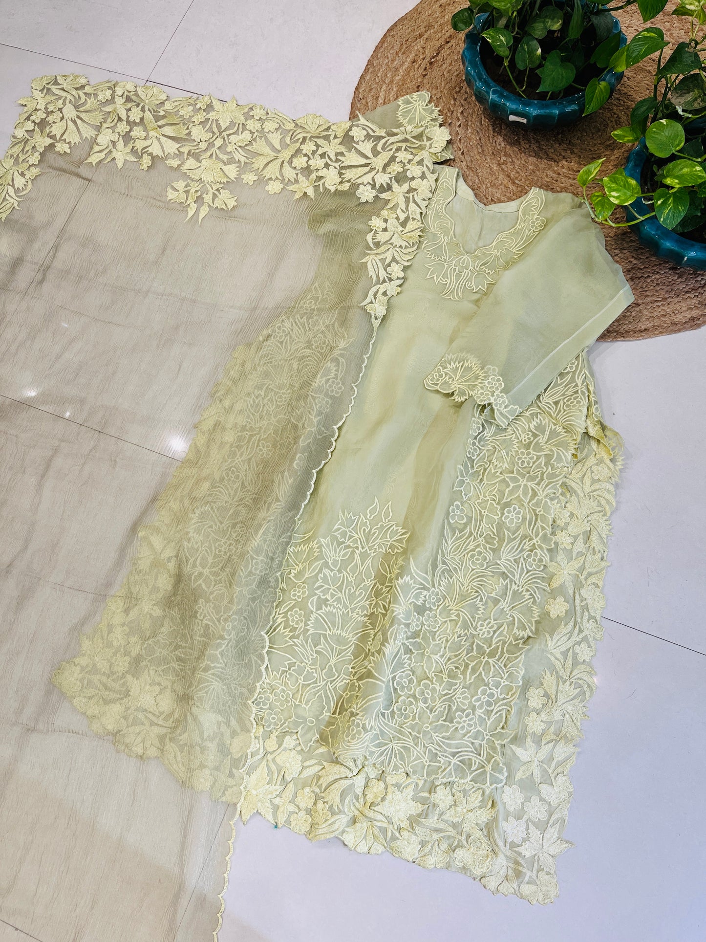 Sheer Luxury Ready to Wear Pakistani Suit SLP0022