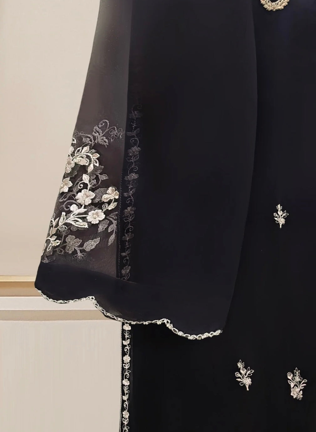 Sheer Luxury Ready to Wear Pakistani Suit SLP00157