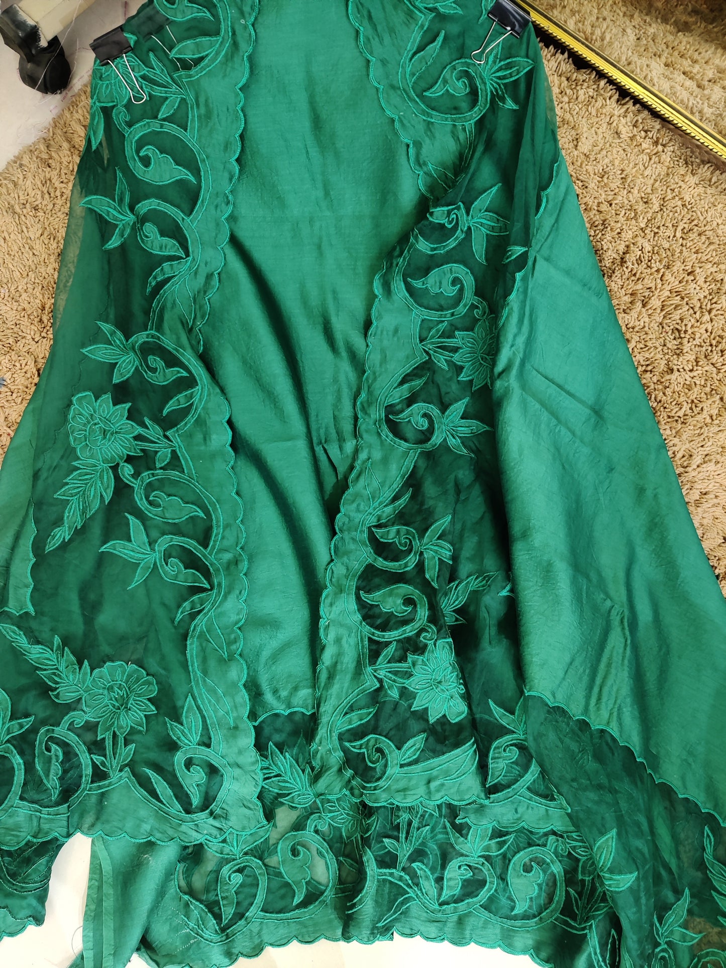 ATHARVA Hand Applique /Cutwork Embroidery Salwar Kameez/Chanderi Silk 70 Gram Cut-Work Shirt & Dupatta/Santoon Bottom/Custom Stitch Unstitch/Plazo/Pant/ CUT8046 Green