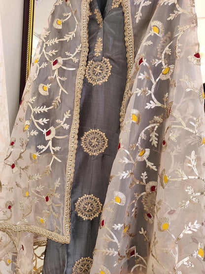 "Enchanting Elegance: Pure Silk 80 Grams  Suits Adorned with Exquisite Pita Embroidery and Stunning Pure Silk Organza Gota Embroider  SS0021 charcoal Grey