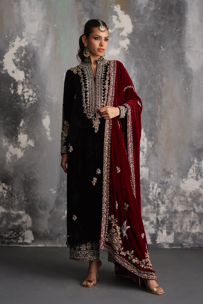 Atharva Heritage Regal Velvet Bloom: A Tapestry of Zardozi Elegance” SVHZ2398