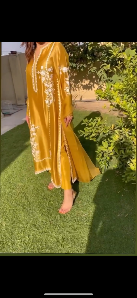 Enchanting Elegance: Pure Crepe Pakistani Suits Adorned with Exquisite Parsi Embroidery CO005