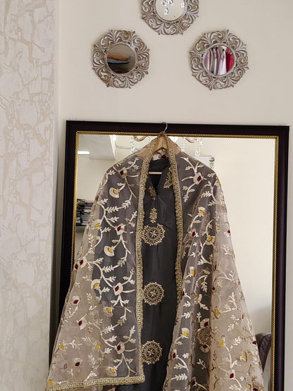 "Enchanting Elegance: Pure Silk 80 Grams  Suits Adorned with Exquisite Pita Embroidery and Stunning Pure Silk Organza Gota Embroider  SS0021 charcoal Grey