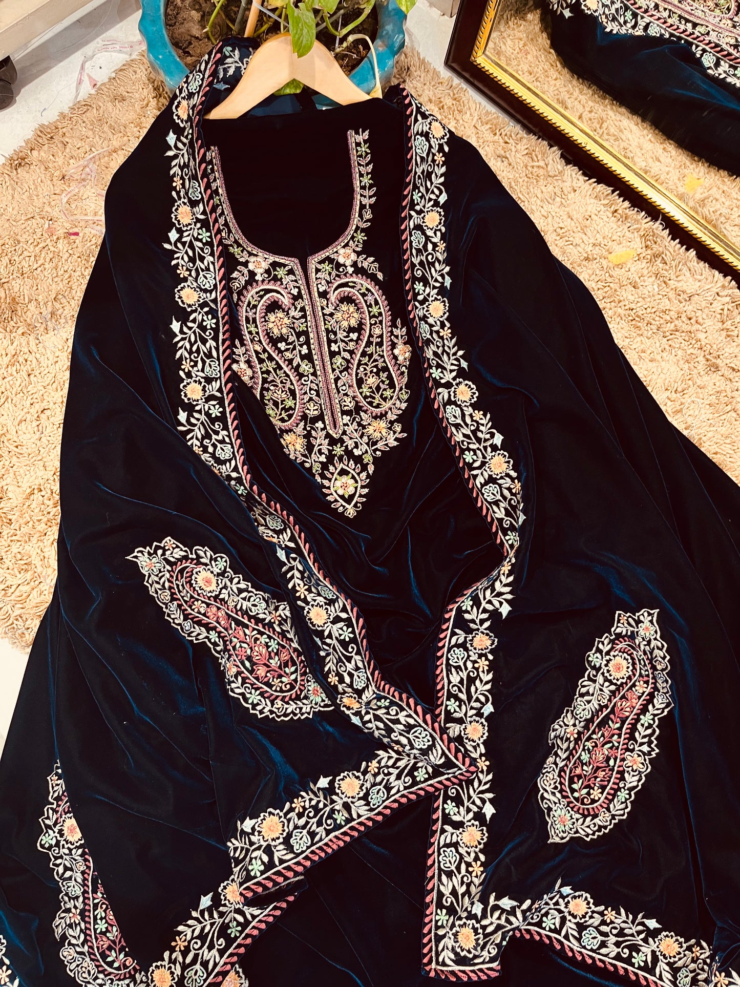 Atharva Heritage/Kashmiri Embroidered The Winter Velvet 2024 Edits EM1033