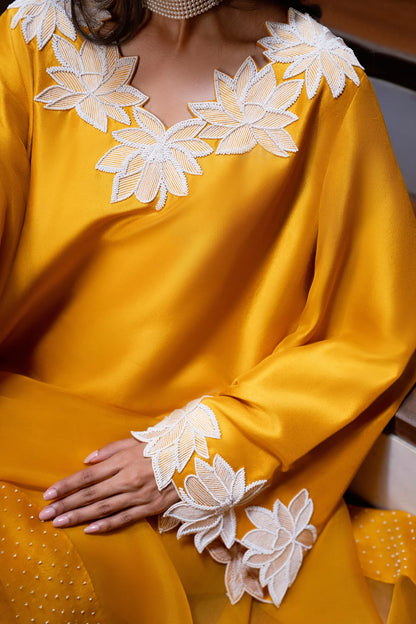 Atharva Heritage – Hand-Embroidered Pure Silk Pakistani Suit with Pearl & Katdana Detailing AHSS1561