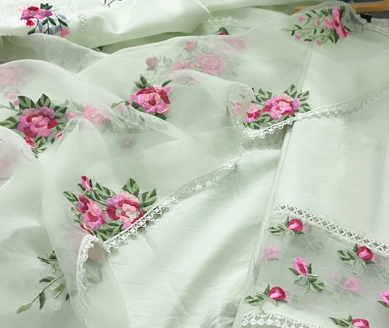Atharva Heritage White Hand-Embroidered Pure Chanderi Silk Pakistani Suit with Organza Dupatta & Cross-Stitch Detailing CHO0010