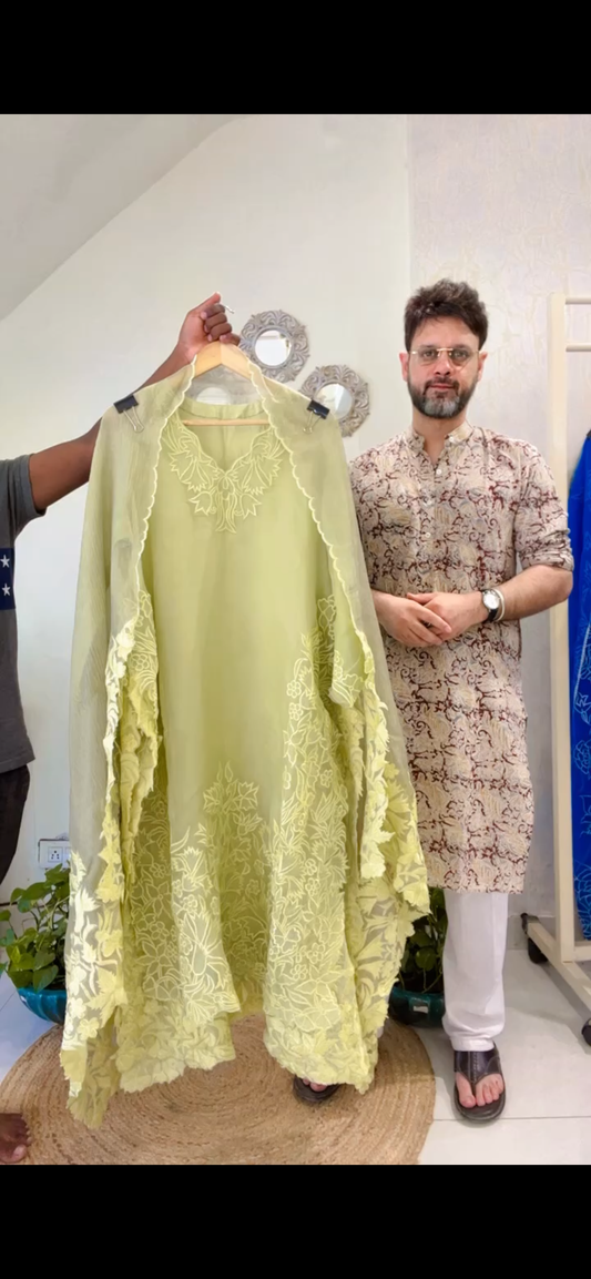 Sheer Luxury Ready to Wear Pakistani Suit SLP0022