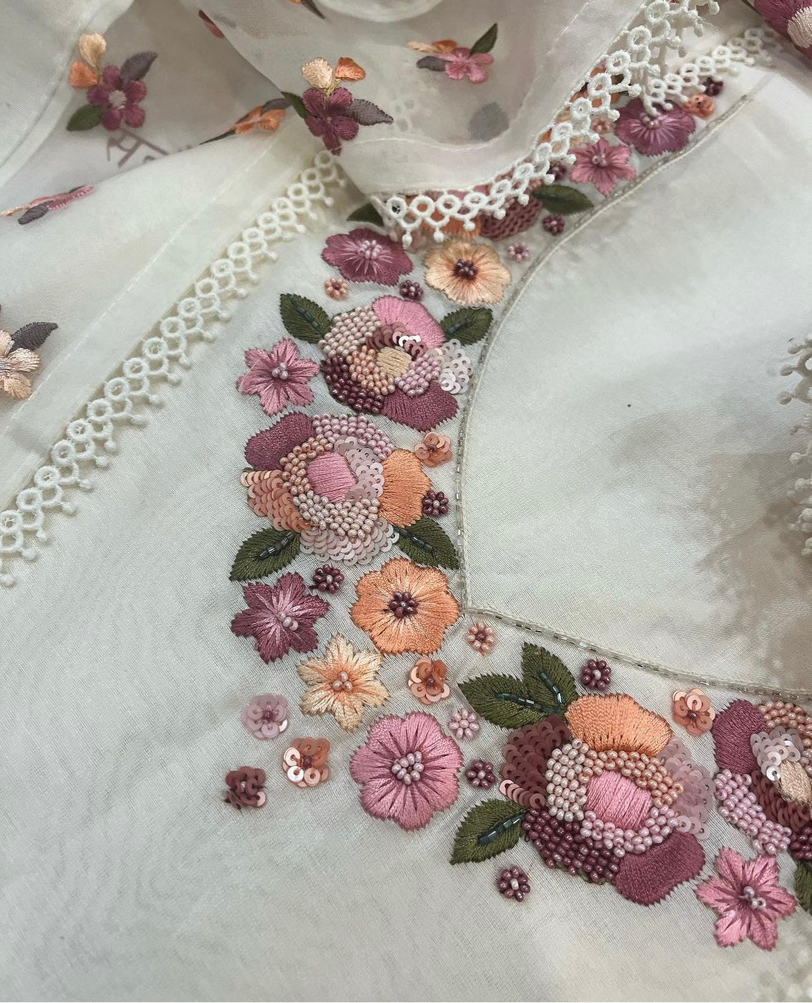 PURE CHANDERI SILK AND ORGANZA EDITS CHO001C Cream