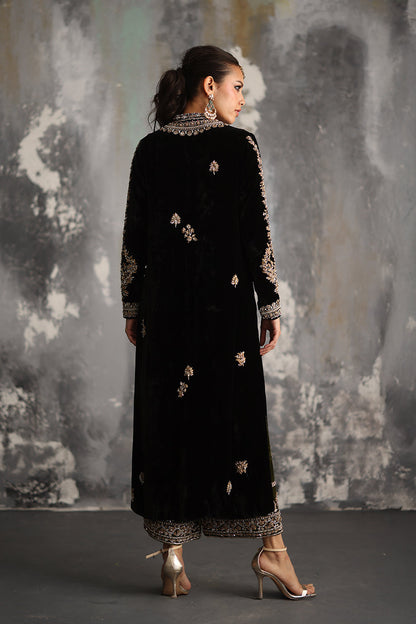 Atharva Heritage Regal Velvet Bloom: A Tapestry of Zardozi Elegance” SVHZ2398