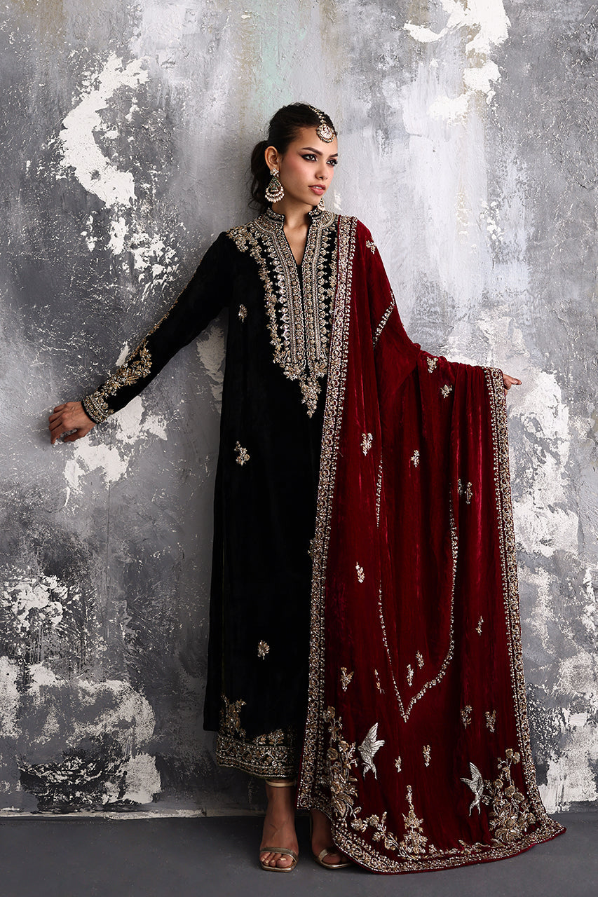Atharva Heritage Regal Velvet Bloom: A Tapestry of Zardozi Elegance” SVHZ2398