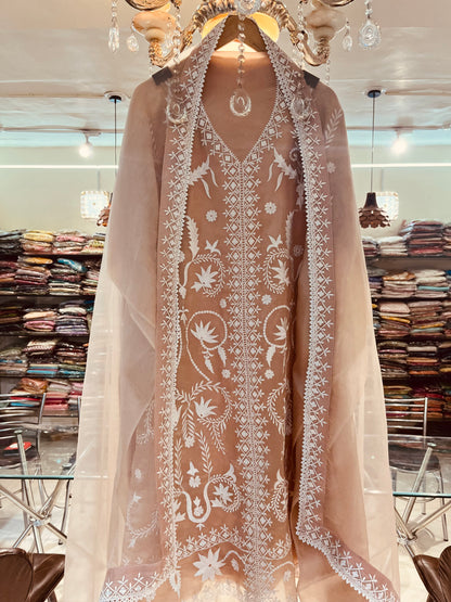 "Enchanting Elegance: Pure Silk Pakistani Suits Adorned with Exquisite Parsi Embroidery MS0051